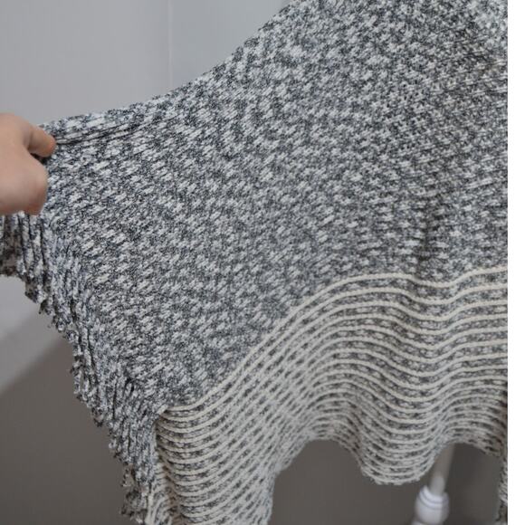 Nali Collection NWT Cream & Dark Gray Knit Poncho with Fringe - Picture 3 of 8